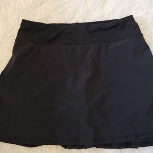 Lululemon Tennis Mid-Rise Skirt size 6